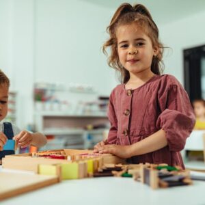 Jak pomóc nieśmiałemu dziecku w przedszkolu?